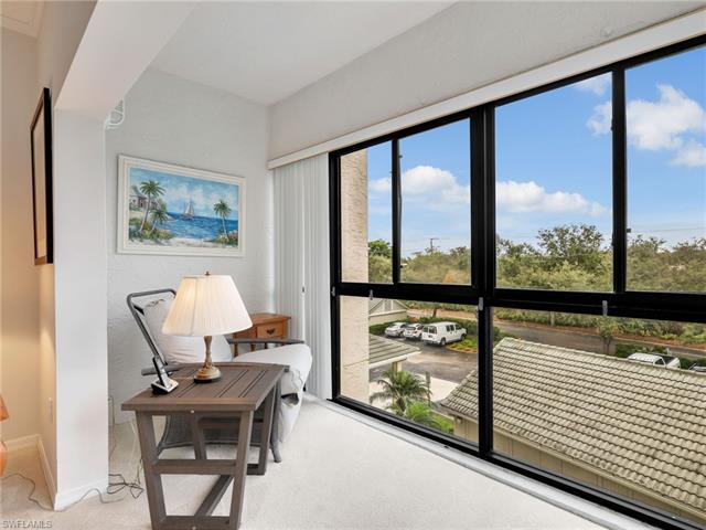 Residence 301, photo 10 of 40
