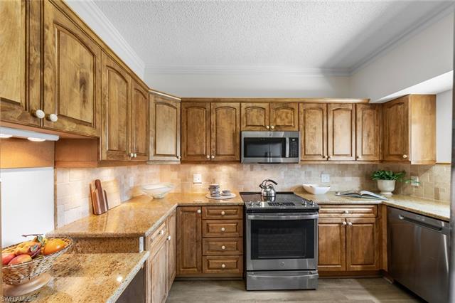 Residence 4-103, photo 17 of 44