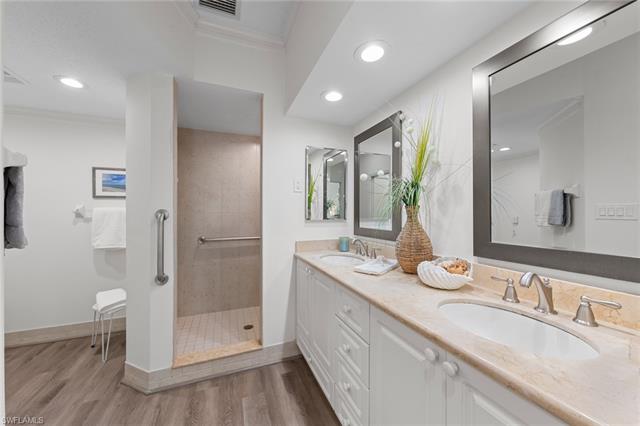 Residence 4-103, photo 23 of 44