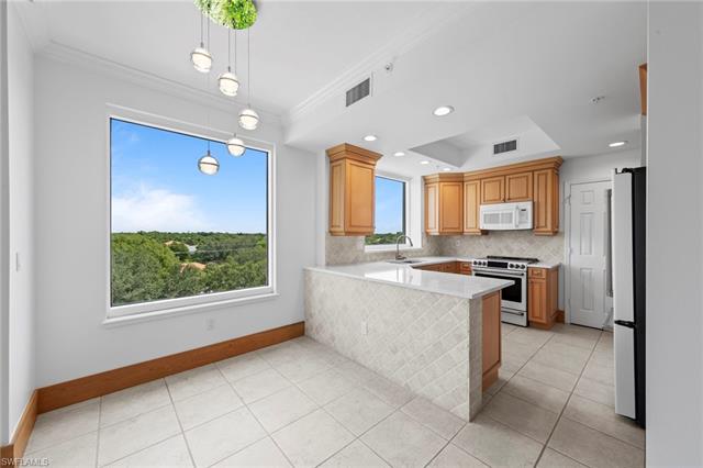 Residence 408, photo 14 of 48
