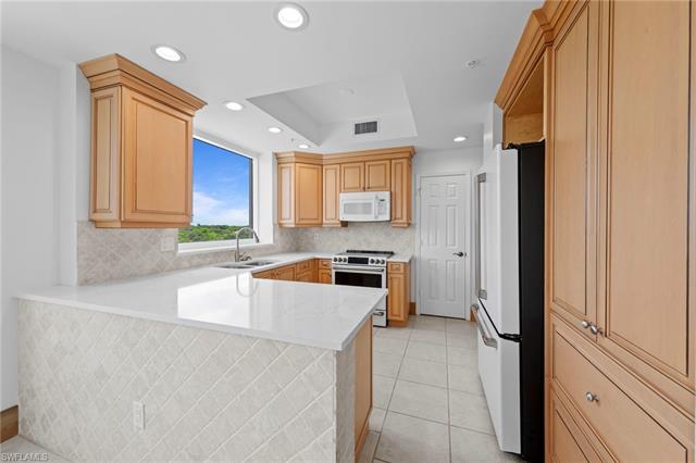 Residence 408, photo 17 of 48