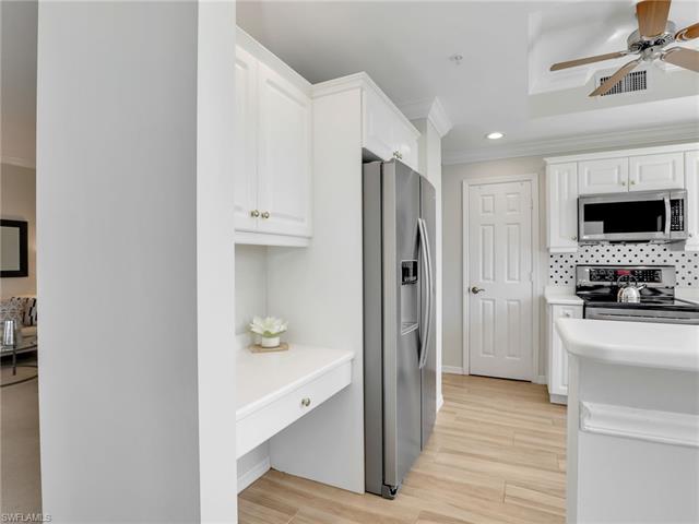 Residence 301, photo 13 of 42