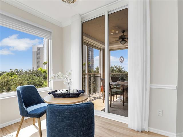 Residence 301, photo 14 of 42