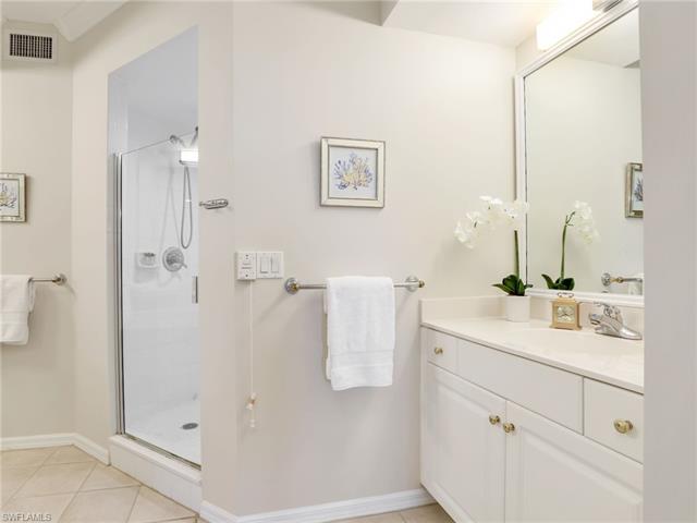 Residence 301, photo 23 of 42