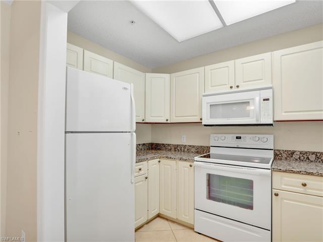 Residence 2-201, photo 17 of 25
