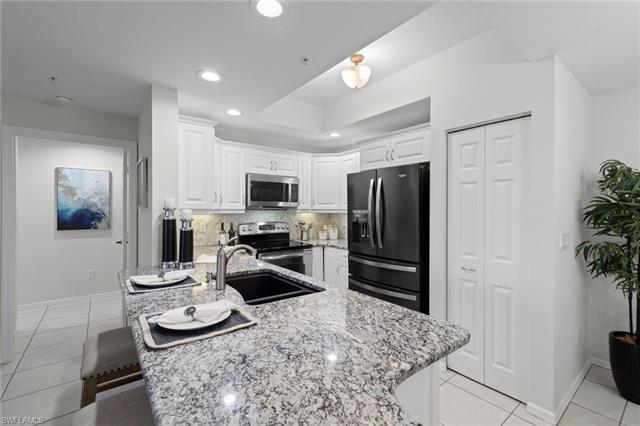 Residence 606, photo 10 of 49