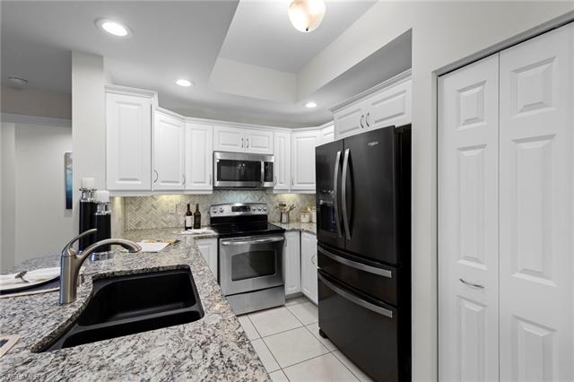 Residence 606, photo 11 of 49