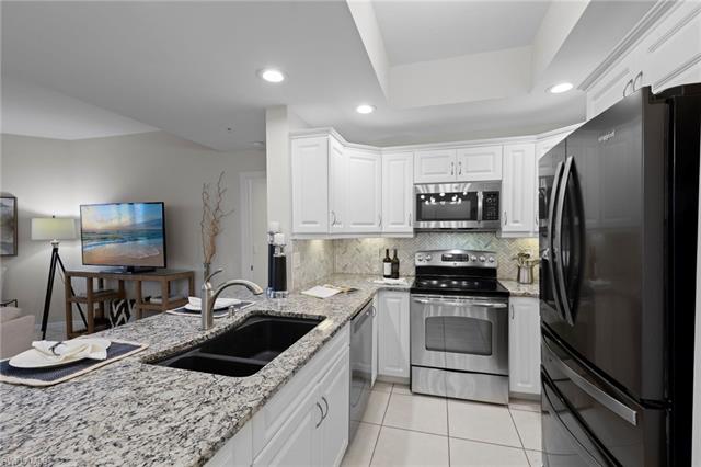 Residence 606, photo 12 of 49