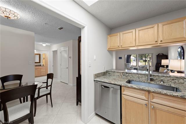 Residence 102, photo 13 of 38