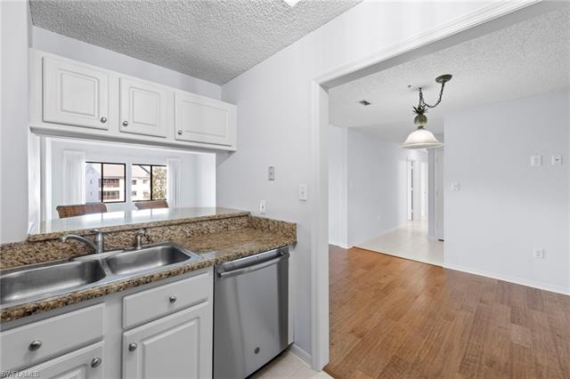 Residence 2-504, photo 10 of 47