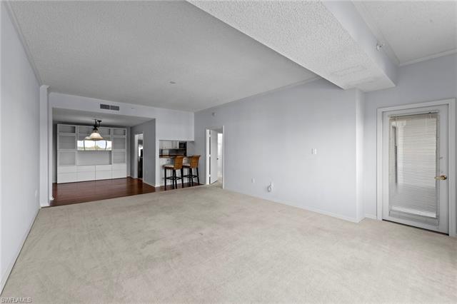 Residence 2-504, photo 13 of 47