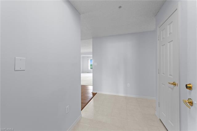 Residence 2-504, photo 19 of 47