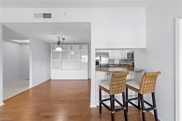 Residence 2-504, photo 5 of 47