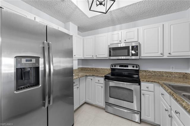 Residence 2-504, photo 6 of 47