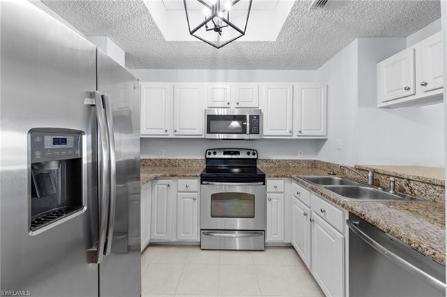 Residence 2-504, photo 7 of 47