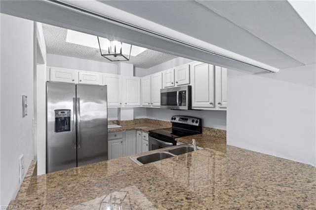 Residence 2-504, photo 9 of 47